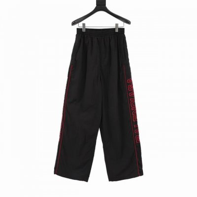 Balenciaga 巴黎世家 新品城市系列Lion Club休闲运动裤 科技府绸面料 正面和侧边红色Lion Club艺术作品刺绣 松紧腰头 有内衬 水洗褪色