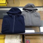 专柜新品 P390 Zegna 杰尼亚 、 Gw专柜新款 Zz家年度高端系列 原单奢华时尚休闲男士高端连帽衣外套夹克。 精致原单辅料+聚酯纤维面料，简洁原版Lo