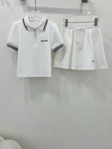 Mium*U 25春夏新款polo领拼接线条上衣高腰抽绳半裙 高版出品！学院风polo胸口对比色绣线打造立体Logo刺绣，小宽松版型藏肉显瘦，单穿叠穿无压力~~