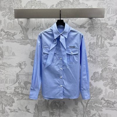 P270Miumi*2025新品上架 领结长袖衬衣 定制Yb进口斜纹全棉材质 柔软舒适亲肤 精致尖领增加披肩领结设计 增添造型层次感 系上学院风格 结开休闲时尚