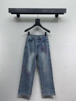 小香风烫钻牛仔长裤 进口全棉牛仔材质水洗柔软舒适色系超级好看，烫钻点缀设计让这款裤子富有设计感 版型直筒直筒版型巨显瘦 高品质 尺码Sml