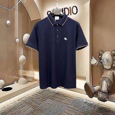 巴宝莉 2025年夏季男士新款翻领短袖Polo衫，定制面料 透气舒适度高，细节无可挑剔，品牌元素设计理念，体现高品质。手感细腻柔软！呈现休闲裁剪，上身版型超赞！