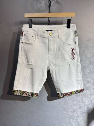 lv 路易威登 春夏最新品五分牛仔裤出入专卖店无压力 专柜热销款 品味与价值共享 身穿着非常舒适 低调不失奢华 穿出去非常有档次,裤型款式和裁剪亦无需多言 上身