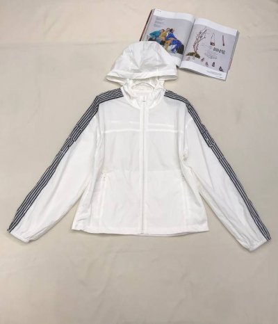 4Io* 25Ss新款连帽防晒风衣外套 条纹图案印花袖子装饰 时尚大方 单色三码Sml