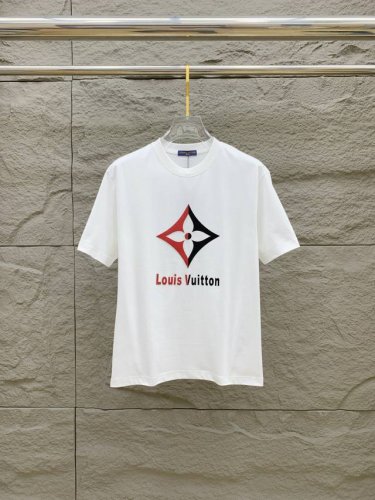 sslv纯棉最新面料经典标识图案Logo时尚简约潮流短袖，最顶级的品质专柜原单短袖，顶级制作工艺进口面料，专柜款独特设计，采用进口高端订制面料。官网在售！面料版