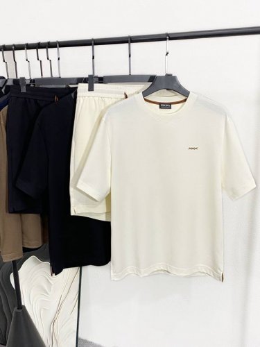 新品 25Fw夏季出品新款 Zegn*A男士高端品质休闲时尚短袖短裤套装 时尚达人的夏日休闲必备款 都市休闲时尚圆领款 呈现创意灵感与传统经典 休闲百搭新款圆领