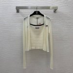 款号D25042514 Miumi*新款俏皮减龄百搭两件套装！轻薄透视P披肩针织薄外套撞色拼接字母Logo吊带背心！杏 粉 黑，均码 吊带胸围62，衣长47，开