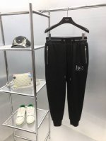 p210 Dr 2025春季新款休闲裤！官网同步发售。品牌经典Logo休闲裤 ，定制面料，舒适度极好，手触感强烈。辨识度极高，完美品相工艺。 尺码：M-3Xl