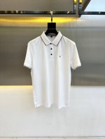 Tb汤姆布朗、2025春夏新品短袖polo衫，衣身采用客供进口驻地丝光棉面料制作而成，面料触感柔软绵密，贴身穿着极为亲肤，轻薄透气的质感非常舒适！衣身胸前腊肠狗