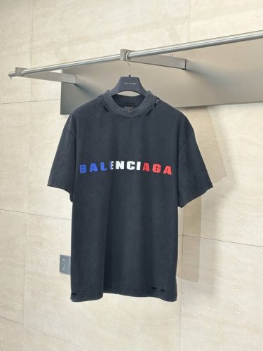balenciag* 巴黎Blcg 字母发泡印花磨破洗水短袖 采用发泡印花工艺磨破工艺洗水工艺纯棉柔软面料，对色定染面料，超精细平网工艺，潮流感十足，定染纯棉面
