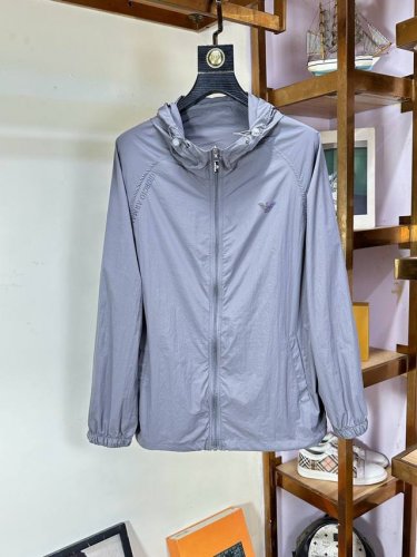 Sdi Armani阿玛尼2560春夏新款男士防晒服轻薄外套 独特订制防晒四面弹面料 卓越的弹性与回弹性 四向拉伸 面料在经纬 横向与纵向及对角线方向均具备弹性