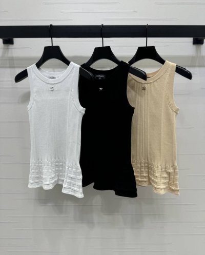 上新原单高端品质 CHANE* 2025春夏最新系列！立体花纹针织背心！定制进口纱线织造 舒适软糯 弹力十足 U领针织背心裁剪 领口袖口同色系螺纹包边 成衣选用