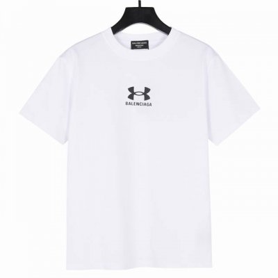 balenciaga巴黎联名安德玛 立体凸胶工艺短袖T恤 面料采用重磅300克双纱精梳棉，定制32支1*1螺纹，成衣两遍水洗处理，面料舒适亲肤无异感，定制定染面