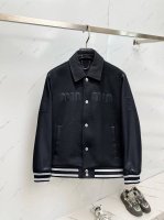Miumiu 缪缪 2025春季新款夹克外套，秀场新品品相非常完美，舒适保暖，三标齐全色泽饱满诱人，非常出彩的设计，轻松将时髦感进阶，做工极为考究严谨，走线工整
