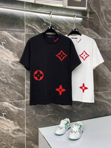 Louis Vuitton 25Ss路易威登 高品质320克 凹凸精工刺绣 原版面料 官方同款 短袖T恤 同缸染面料 手感非常舒服 春夏最新砖柜同步 时尚又个性