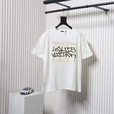 louis Vuitton 路易威登 1854立体印绣短袖 原6,100购入，定制32S双股长绒棉，克重230G，搭配32S 1×1螺纹。印花根据原色特调同色胶
