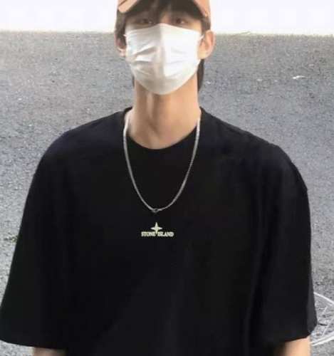 上新100 石头岛 Stone Island新后背圆盘Logo情侣款短袖T恤，这件简直万能百搭之王 黑色百穿不腻 背面比正面还要Cool的，你值得拥有绝佳夏季穿