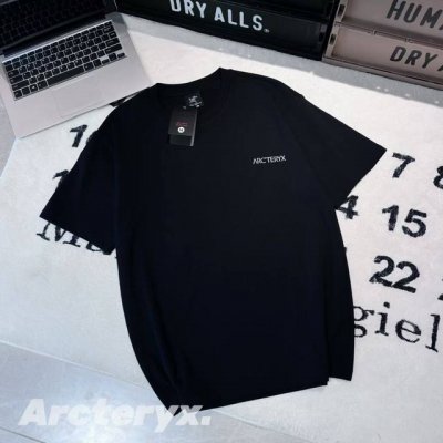 拿货 -Arcteryx始祖鸟发泡印花短袖 男女同款 -面料：采用原版一比一面料。 -辅料：原版拆解开发，一比一定制的小标，领标，水洗，吊牌，五金等等。 -工艺