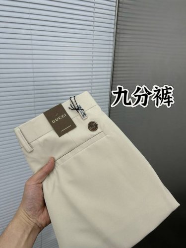 gucci古奇 休闲裤 西裤 九分裤 2025Ss春夏新款 高级定制裤子专用面料 定制原版五金 重工工艺打造 车工走线精细 定制面料 柔软舒适 质感显著 辅料精