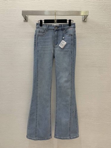 款号G25041057 Loew*新款 高端定制原版开模字母五金配件后臀口袋刺绣Logo修身显瘦提臀喇叭牛仔裤！浅蓝色， M码：腰围70，裤长105面料高弹