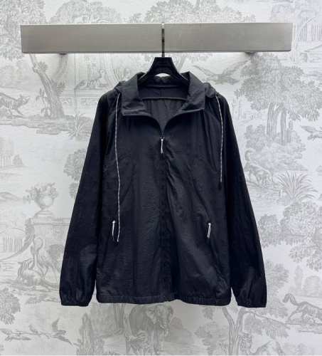 louis Vuitto*2025新品上架 连帽防晒夹克外套 定制Yb进口轻薄防晒材质 透气舒适防晒 通体素色配合下摆袖口弹力松紧调节设计 增添造型层次感 轻松