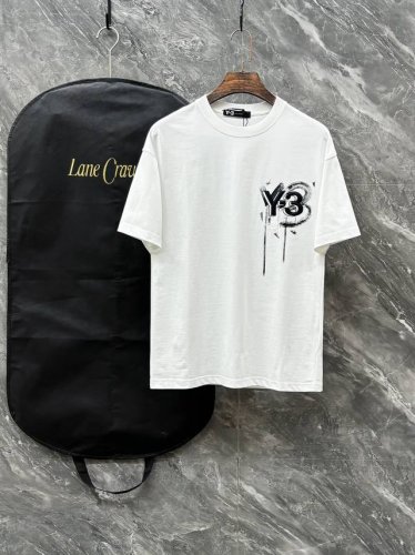 Y-3 2025春夏新款圆领 首发专柜最新款短袖圆领T恤 高端订制 设计前卫时尚 品牌Logo重工艺设计 高端定制原版面料 手感柔软 上身穿着舒适 专柜级别精致