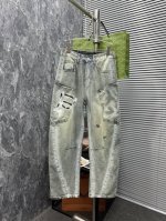 25春夏新款休闲牛仔裤 阔腿裤 高端版本！专柜定制面料 透气舒适度高，细节无可挑剔，品牌元素设计理念，体现高品质。手感细腻柔软！呈现休闲裁剪，上身版型超赞！码数