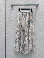 christian Dio*2025Ss新款百褶裙 Yb花 系列出品 经典时尚 一如既往的高级有气质，都是不挑人的款！设计轻松彰显出迪家的高级感 看着就是上档次