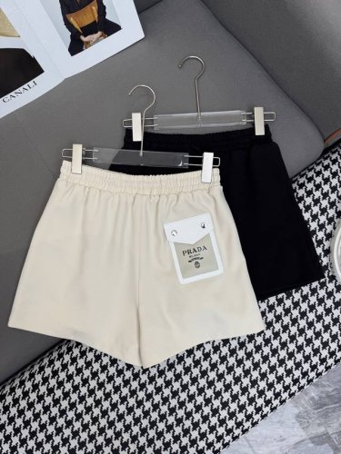 prad* 25Ss新款短裤 定制皮口袋装饰 简约大方 两色三码Smla807p