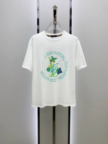 lv2025夏季新款短袖T恤，个性艺术系列全网独家首发 百搭款细节处理完美纯棉面料十分精致 原版面料 网红明星同款高版本 高品质手感非常舒服 时尚又个性 超级百