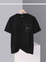 arc‘Teryx 始祖鸟，2025 Ss春夏新款 大鸟Logo印花假口袋 圆领短袖T恤男女同款 前后胸字母假口袋设计，潮酷时尚，32支双高克重纯棉洗水面料，双