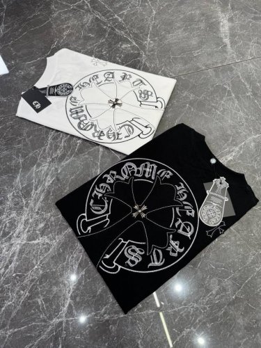 chrome Hearts 克罗心经典十字架潮牌T恤！泼墨万针刺绣工艺，定制300G纯棉面料，舒适柔软.手感回弹性好！适中的重量与极佳的垂坠感.即高级潮男必备单