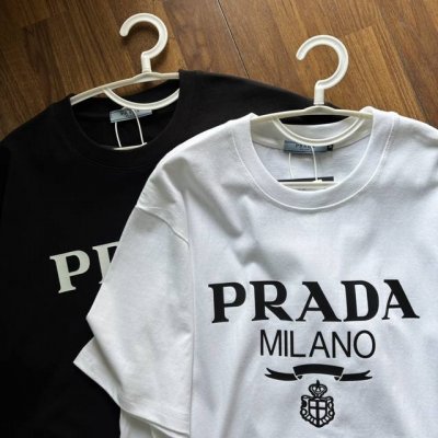 新款 供 高品质，雪梨纸精包装 prada 普拉达男士夏季新款时尚休闲百搭圆领短袖T恤男女同款 纯棉面料，舒适又透气 版型宽松非常百搭，高级经典大Logo。显得
