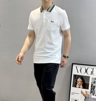 Gucc*古齐25S新品翻领polo.原单推荐！这款纯棉polo衫采用亮眼的撞色条纹衣领，经典Gucci配色.胸口口袋刺绣设计.以此致敬Gucci悠久的设计传承