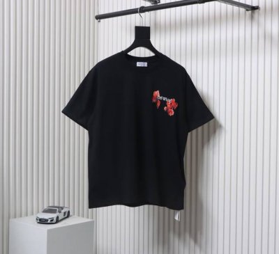 Off Ow White Ow 粉色水彩印花短袖 后背箭头那么张扬、有冲击力，时而浓烈，时而冷静，更迷人。颜色绝对A爆，建议情侣人手一件，100颗星推荐！，口袋