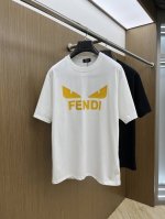 Fd 独家首发 2025早春最新品，专柜同步有售，原单狠货，时尚休闲圆领短袖T恤，上身舒适！吸睛而有亮点，采用进口原版面料，顶级印花刺绣工艺字母图案Logo，简