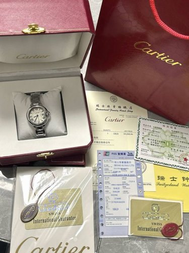 特价福利 全套包装 Cartier卡地亚蓝气球石英表 高辨识度 情侣款 经典款尺寸33Mm 原版蓝色指针 放射状表盘 蓝宝石玻璃 万年经典款 流畅的线条令人一见