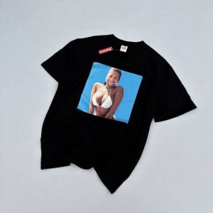 0253125 supreme X Aphex Twin Windowlicker 联名款 Ss25 Week1 Tee 背面英文Logo图案短袖T恤 男女同款