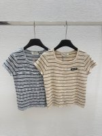 M家 早春新款 方领撞色条纹针织短袖 颜色：杏色 灰色 尺码：36.38.40