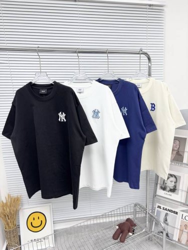 mlbny洋基队 胸前刺绣款 Ny新品印花圆领套头短袖T恤 男女情侣同款，面料采用260G纯棉双纱，面料亲肤舒适透气，触感细腻Ny洋基队情侣烫印T恤，定制宽松舒