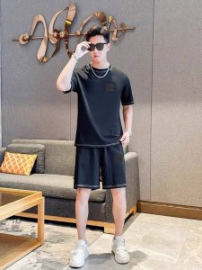 直 品牌 Givenchy 纪梵希 2025圆领短袖短裤套装 纯棉面料上身不会闷热，爽滑舒适的亲肤效果更加透气，面料自带肌理感 经典徽标工艺 独有的角度全新演绎