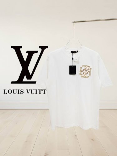 高品质] Louis Vuitton 路易威登 Ss25春夏新款短袖面料采用32支280G精梳纯棉，这款衣服难度在于前胸前刺绣和后副高工艺刺绣。刺绣和工艺有一定