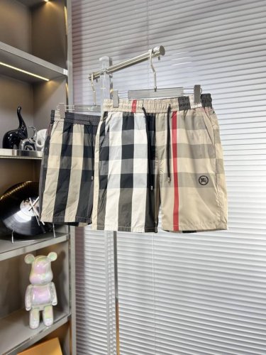 bbr*巴宝莉 Ss25夏季新款男士休闲短裤，堪称百搭单品，涤纶束干面料 微弹性 松紧腰边抽绳设计，保型性好、低弹丝的构造使裤身弹性恰到好处，并且不易起皱！码数
