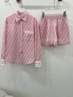 fend*25新款防嗮套装！ 非常好看的颜色 满幅双F老花字母Logo印花图案 夏日氛围感拉满 30D面料透气又不闷热 高完全不挑人 颜色高级 光泽度好 翻领衬