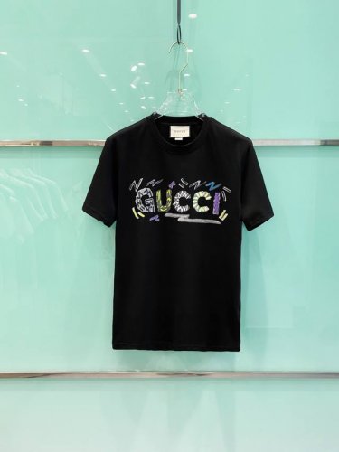 Gucci 古驰 2025春夏新款男女同款短袖T恤，最新款全网独家首上！！~既经典有时尚百搭，谁不爱啊，将经典再次展现，非常的耐看，自带低奢光环与辨识度！古家传