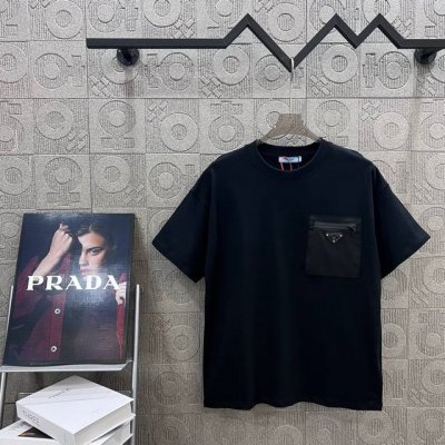 120 prada 普拉达 拉链口袋三角标Logo 标识进口机绣 灵感源自八十年代复古 原版面料 官方同款 短袖T恤 定制260克同缸染面料 手感非常舒服 春夏