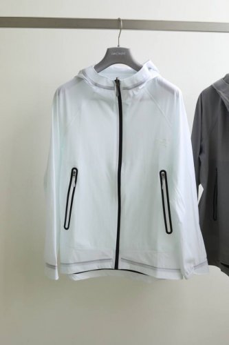 爆款抢先发售 2025Fw夏季最新Acrte***鸟家最新防晒皮肤衣外套 经典运动品牌最新力作，独具设计感与机能风范的完美搭配，全定制独家面料90%镀膜锦纶 1