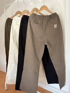 2025新款现货Carhartt 卡哈特重磅工装裤双膝伐木工裤，面料采用棉布水洗面料防撕拉,结实耐穿。这种坚韧得棉布经过漂洗可增加舒适度,同时又不影响其耐用性。