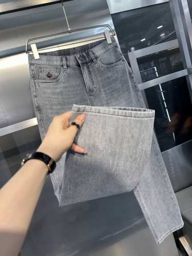 p290高端定制、2025早春最新款牛仔裤 柜台同步发售 原版定制复刻 客供五金辅料 原单品质 进口牛仔固色面料有弹力 做工走线精细 上身绝佳！优选单品 ad原