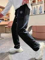 ch 25Ss春夏新款长裤 美学的焕新诠释,演绎浓郁的格调型时尚风范,细节感和设计感强悍.经典品牌标识做为色彩搭配,演绎经典的品牌时尚,为整体造型增光添彩.进口